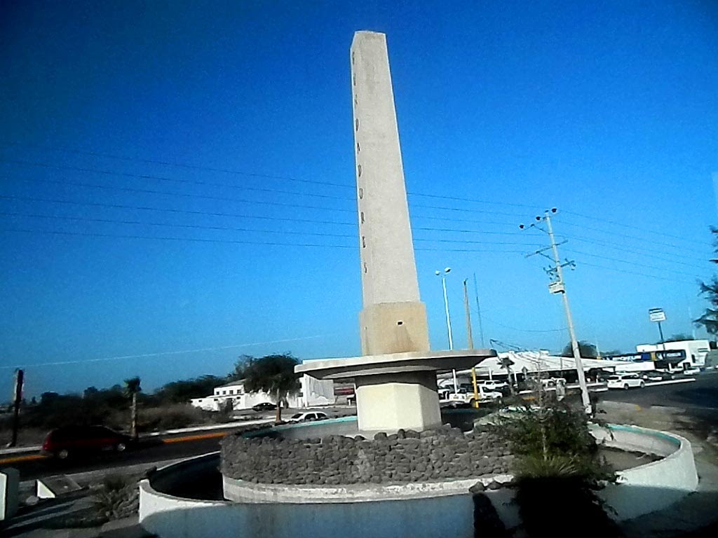 166<Monumento en Tres Caminos, Sabinas