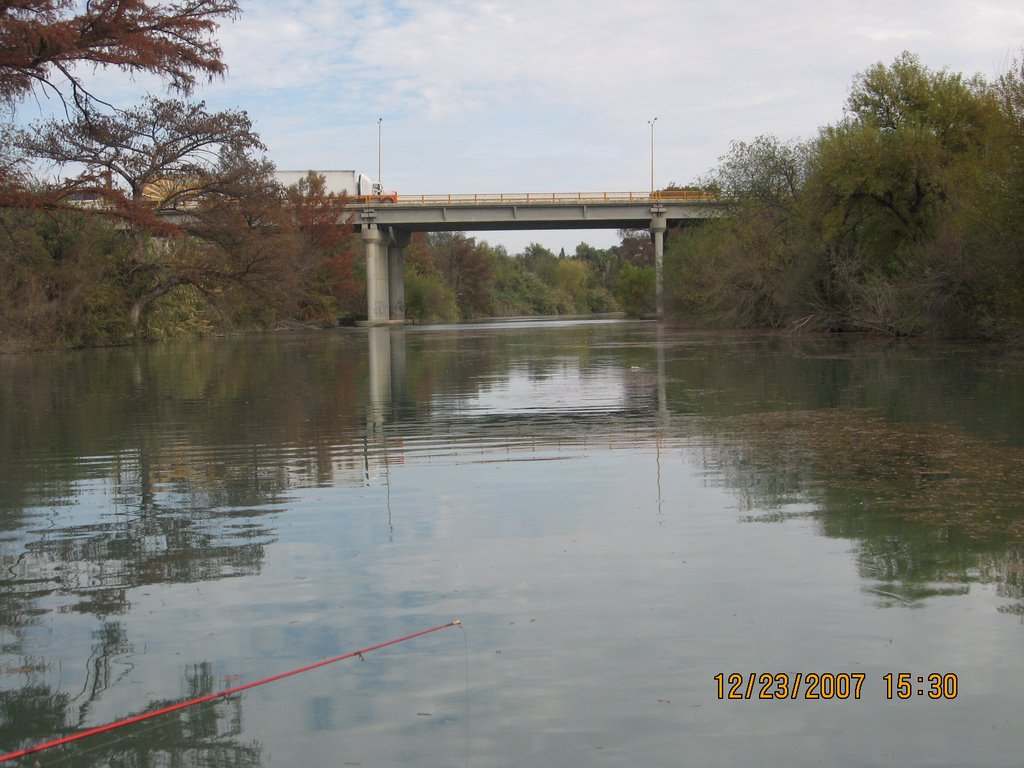 vista de puente carretera 57 desde rio sabinas