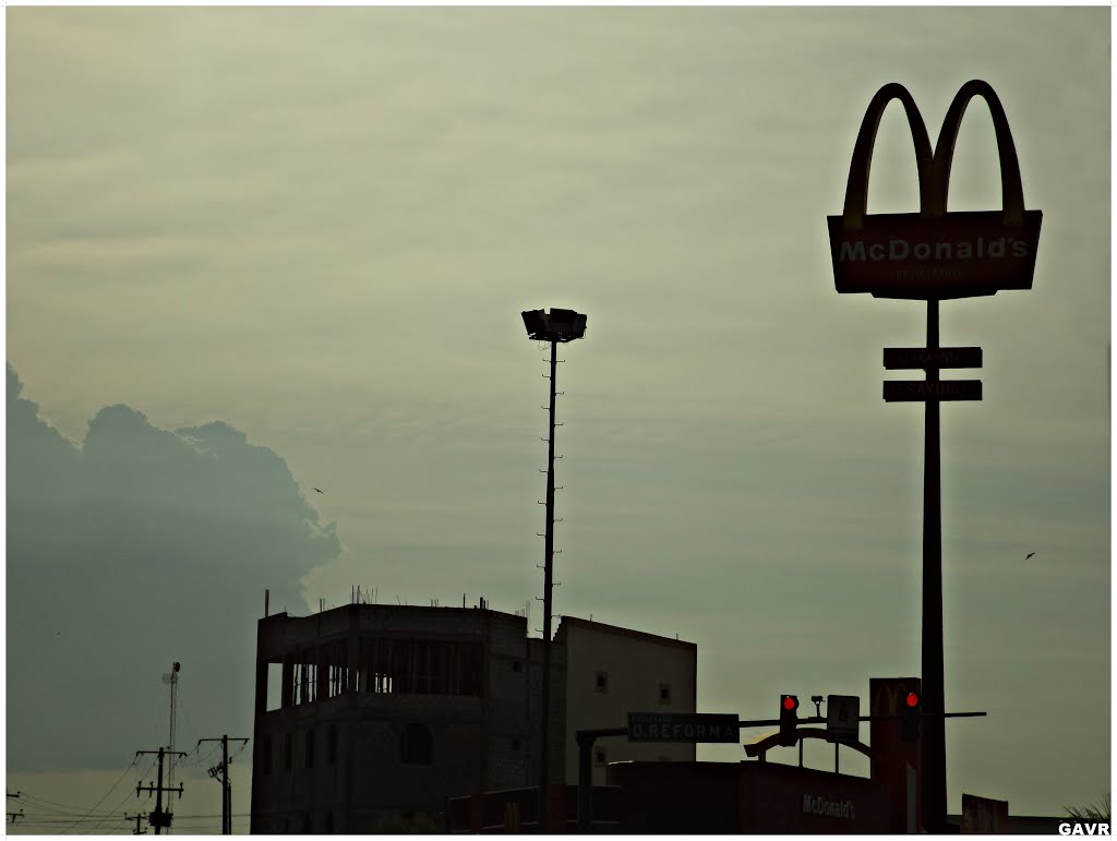 Arcos Dorados (golden arches)