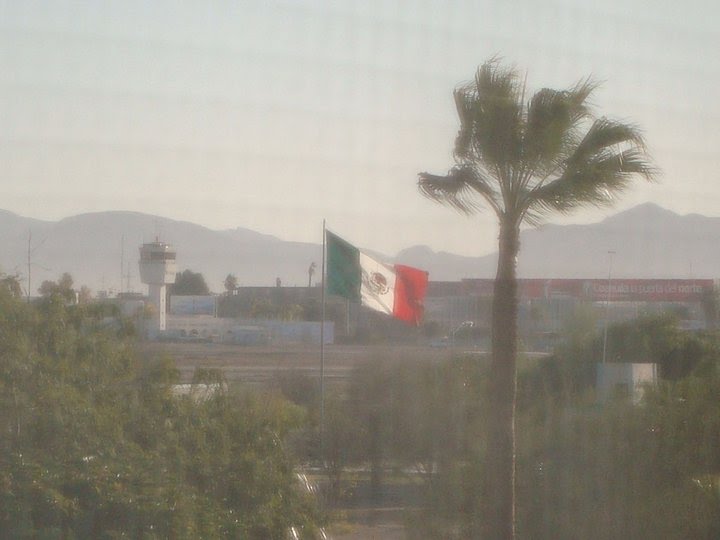 La Bandera Nacional en la Estación Aérea Militar No. 3 de Torreón, Coah. Mex