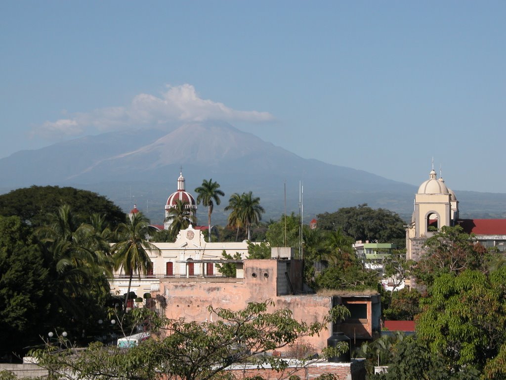 Vista del Volcán de Colima desde la capital