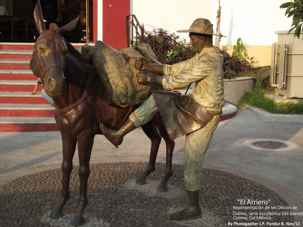 "El Arriero"  serie escultorica de los oficios de Colima, Col México creada por el Sr. Gil Garea