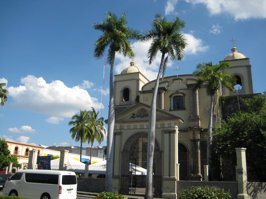 La Merced // Iglesia frente al jardín nuñes