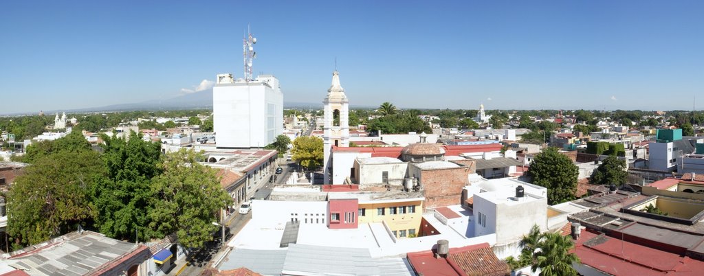 Panorámica del Centro de Colima. Templo El Beaterio y Edificio Telmex