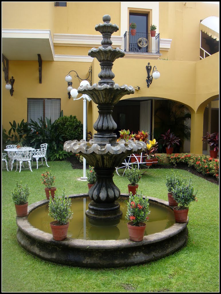 Fuente en el Hotel America, Colima Col