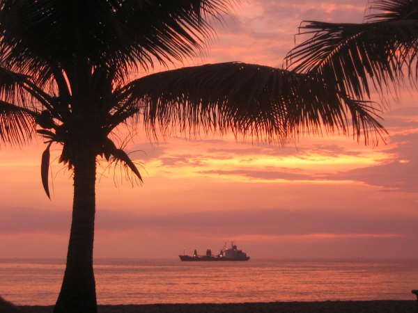 Atardecer en las brisas... por Lina Aguirre