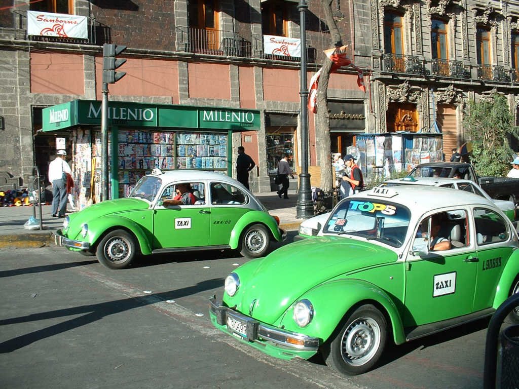 Le Mexique, les taxis à Mexico (des Coccinelles)