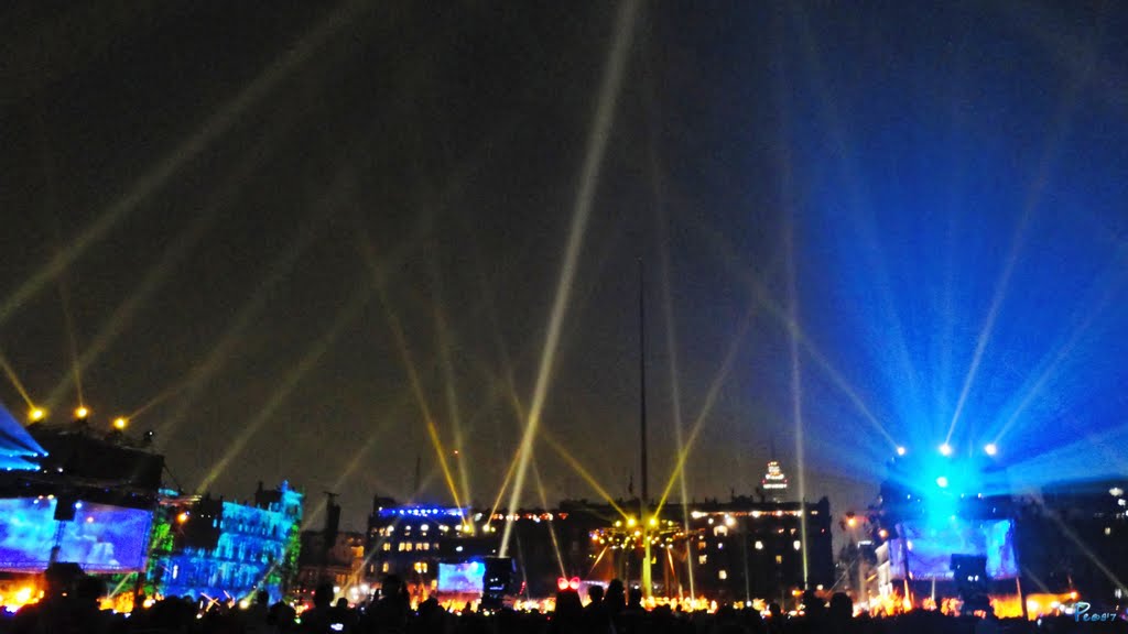 México, D.F., Delegación Cuauhtémoc, Luces Revolucionarias en el Zócalo Capitalino.