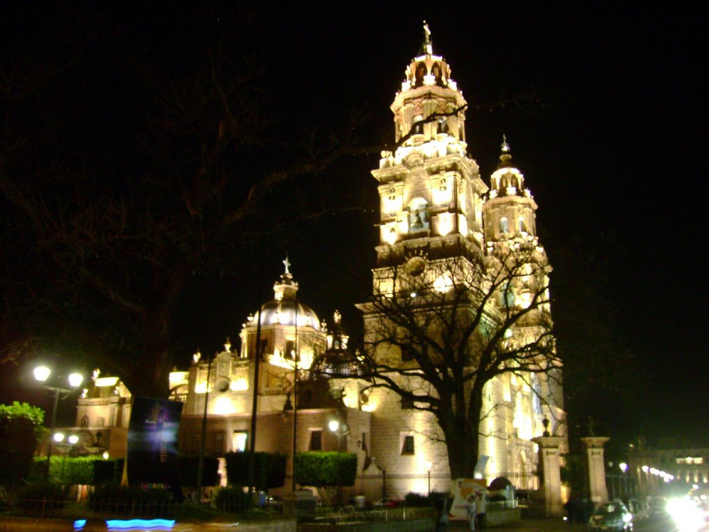 Catedral de Morelia, Nocturna