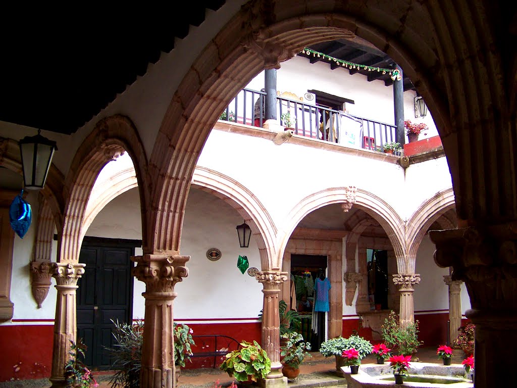PÁTZCUARO - UNA CASA ANTIGUA