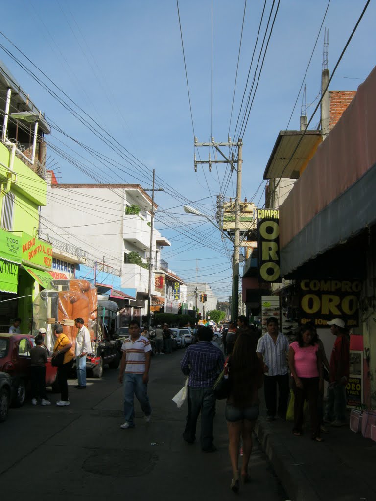por la Avenida Miguel Ramirez en Cuautla