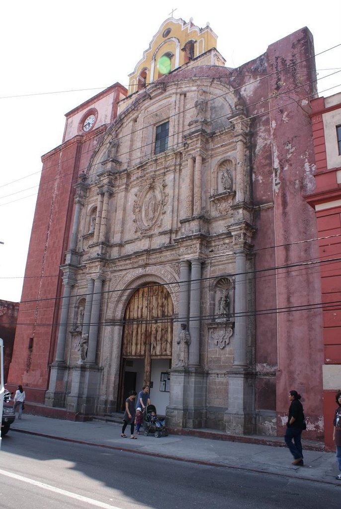 Iglesia sobre Av. Morelos