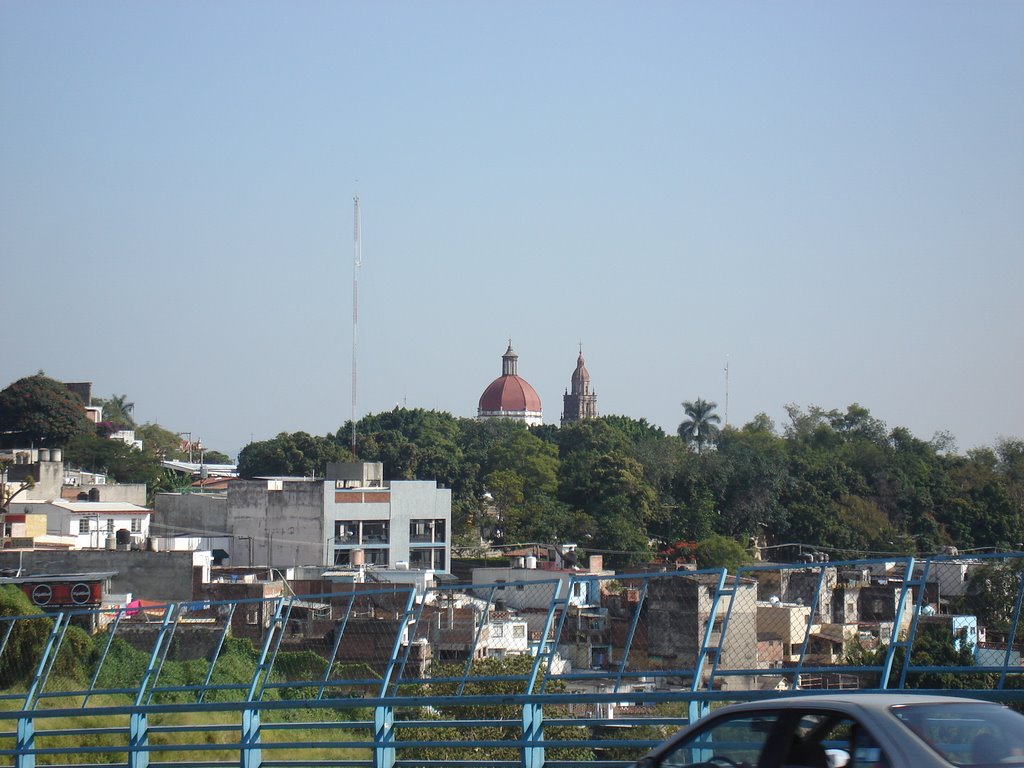 Catedral de Cuernavaca vista desde el puente 2000