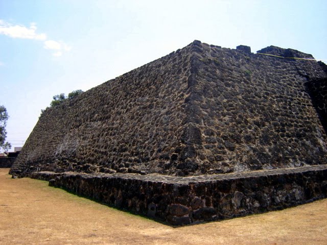 Pirámide de Tlaloc. Teopanzolco, Morelos
