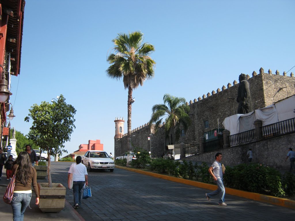 Cuernavaca: Palacio Cortéz con el "Morelote"