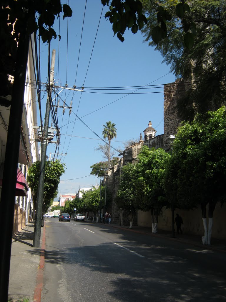 Cuernavaca; Avenida Morelos a la altura de Catedral, mirando al Norte