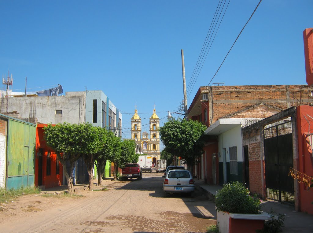 Por la calle Iturbide en Tecuala, Nay