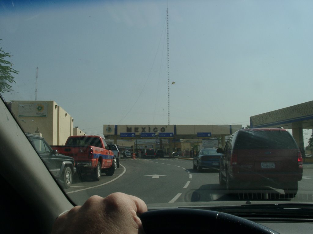 US-Mexico border crossing, Calexico, CA