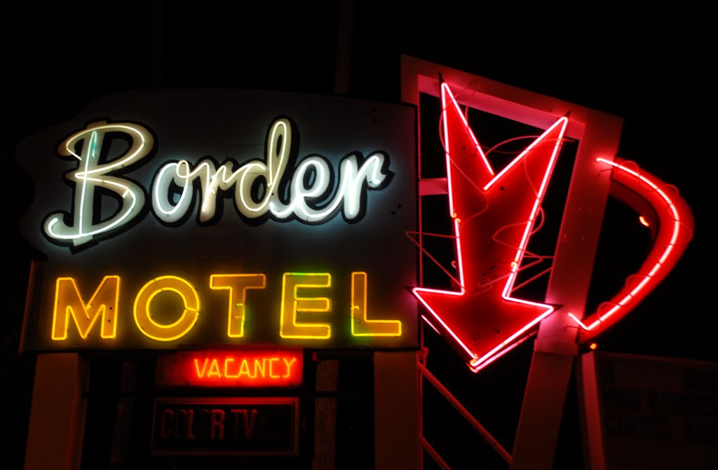 Border Motel Neon 2