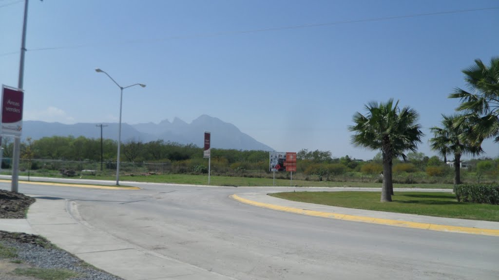 vista del cerro de la silla desde lagos de zirandaro