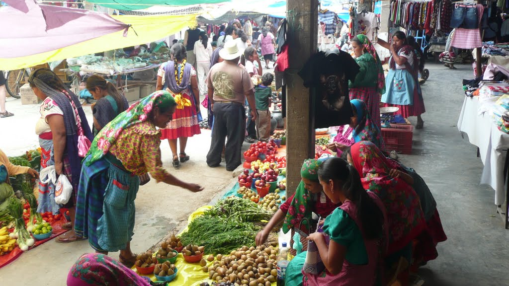 Market vendors at "tianguis"