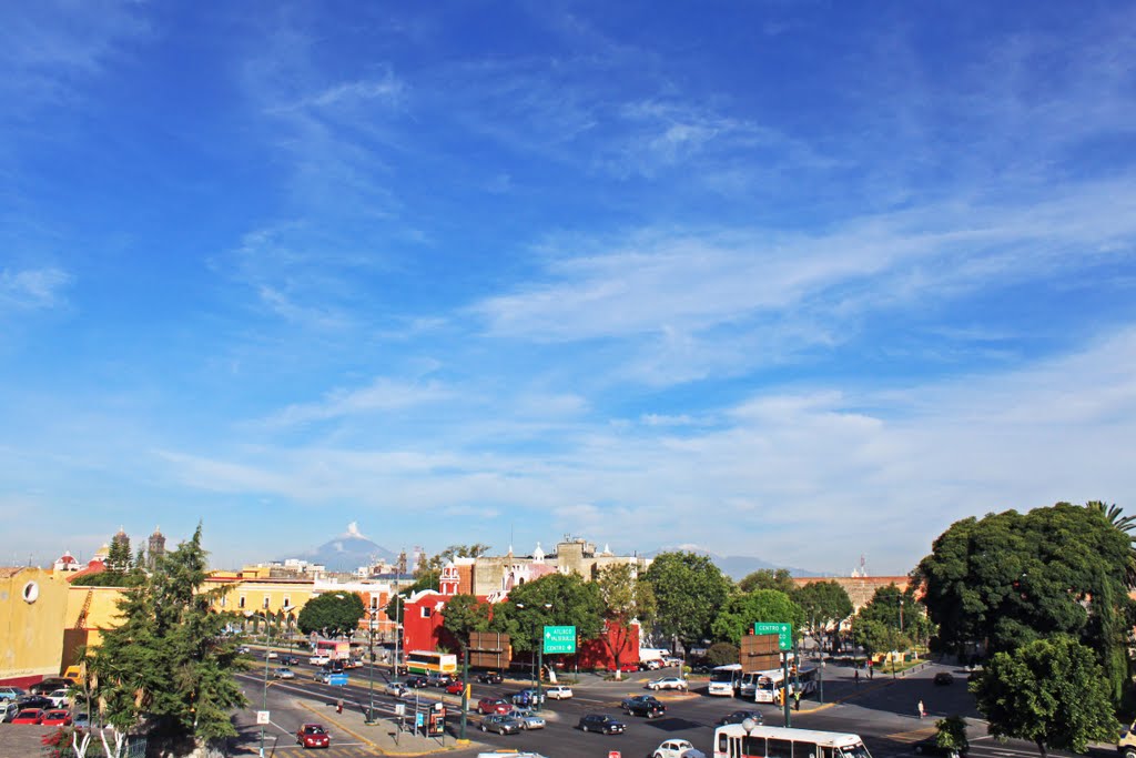 24-08-2010 Popocatépetl e Iztaccíhuatl desde Puebla, Pue. by Esteban M. Luna (esmol).