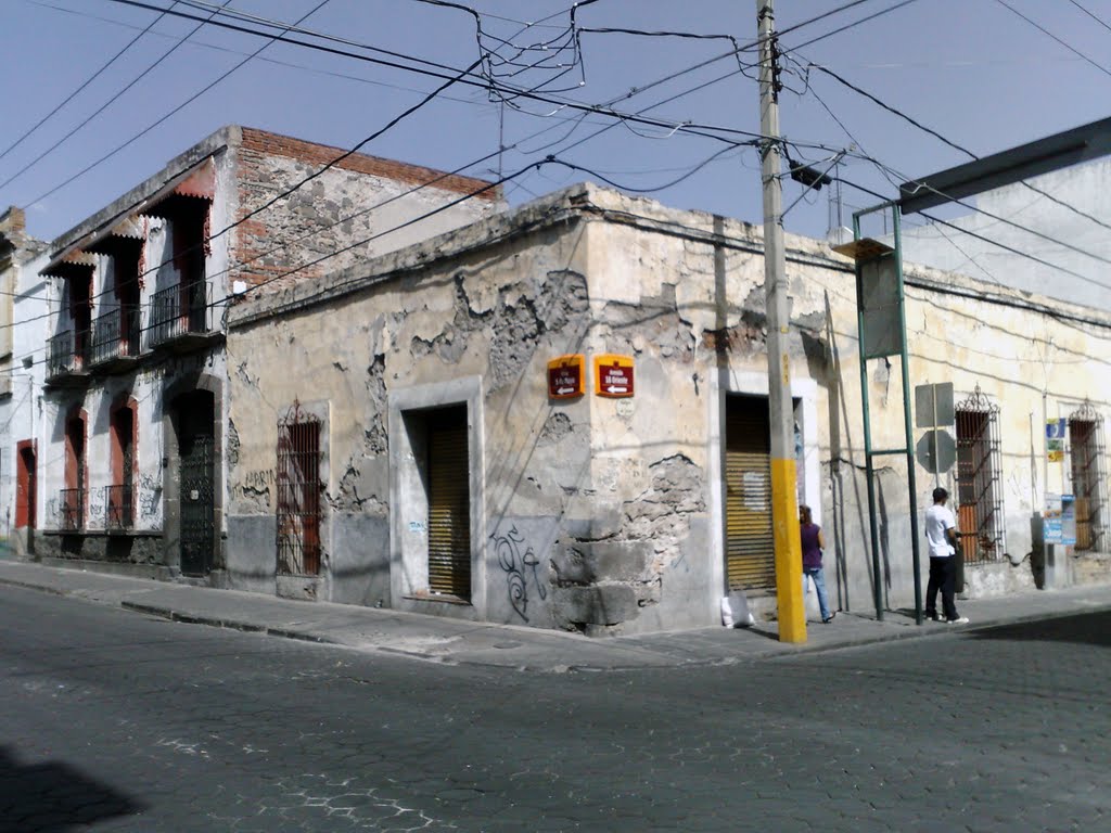 Esquina 18 oriente y 5 de mayo