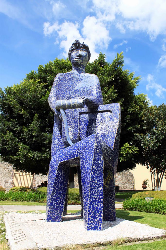 24-08-2010 Hombre Azul, Paseo San Francisco, Puebla, Pue. by Esteban M. Luna (esmol).