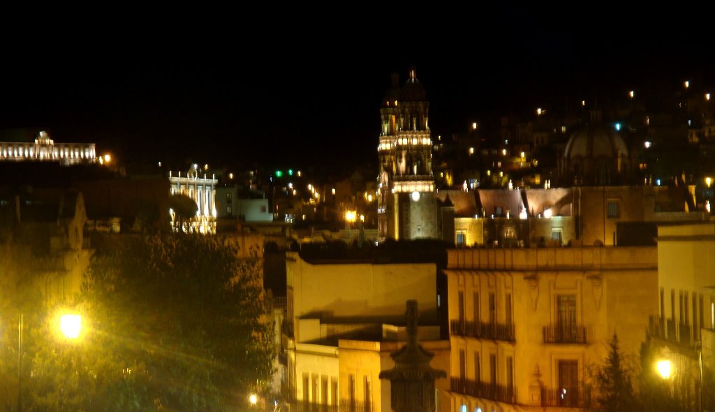 Vista desde la Av. Gonzalez Ortega por la noche