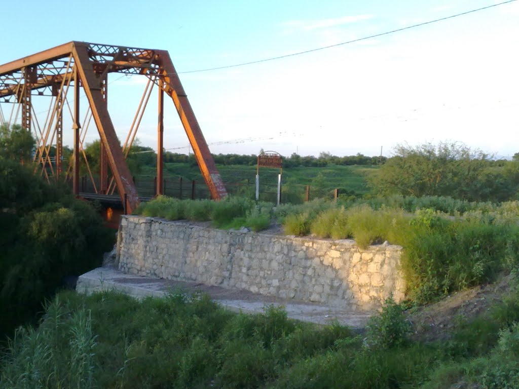 Puente en calle ferrocarril