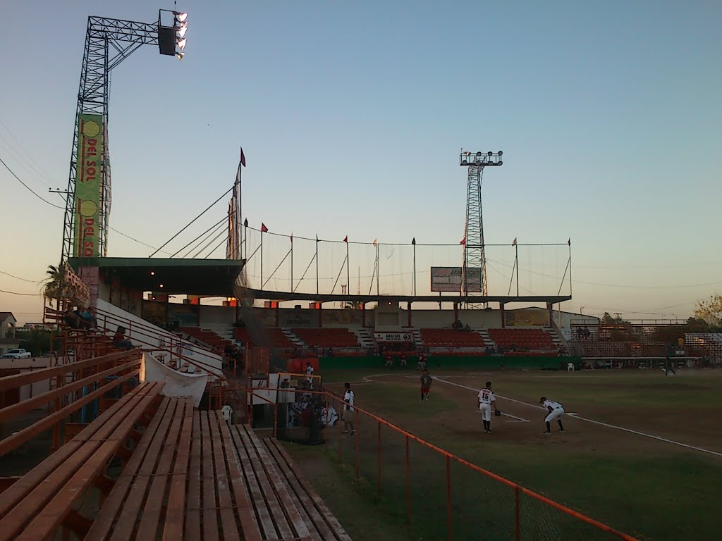 Vista del lado del jardín derecho Estadio Andres Mena Montijo 2013