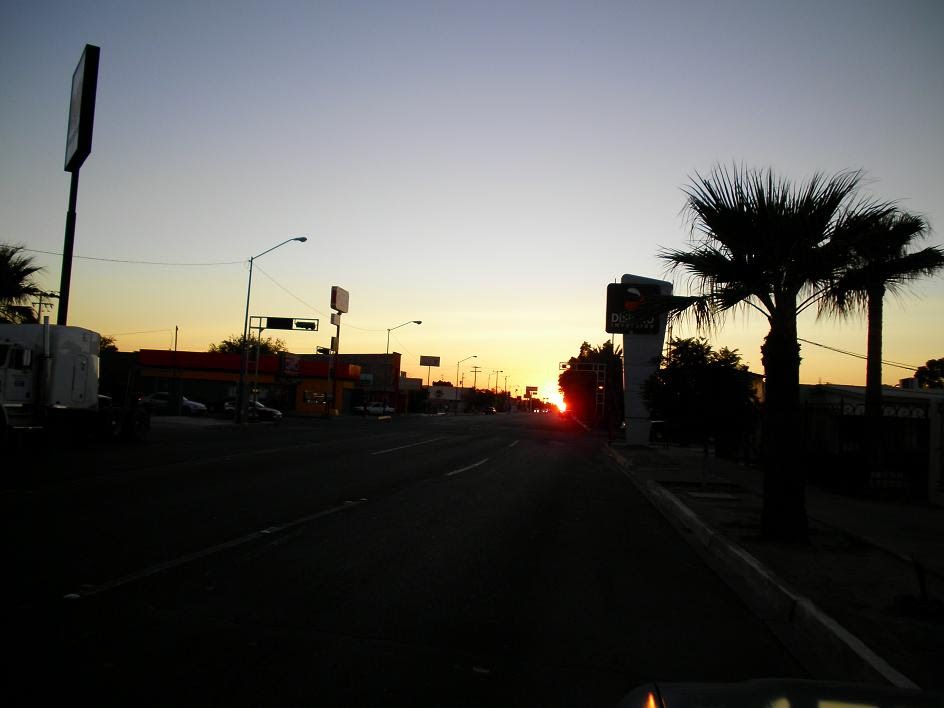 BELLO ATARDECER EN LA AVE. LIBERTAD
