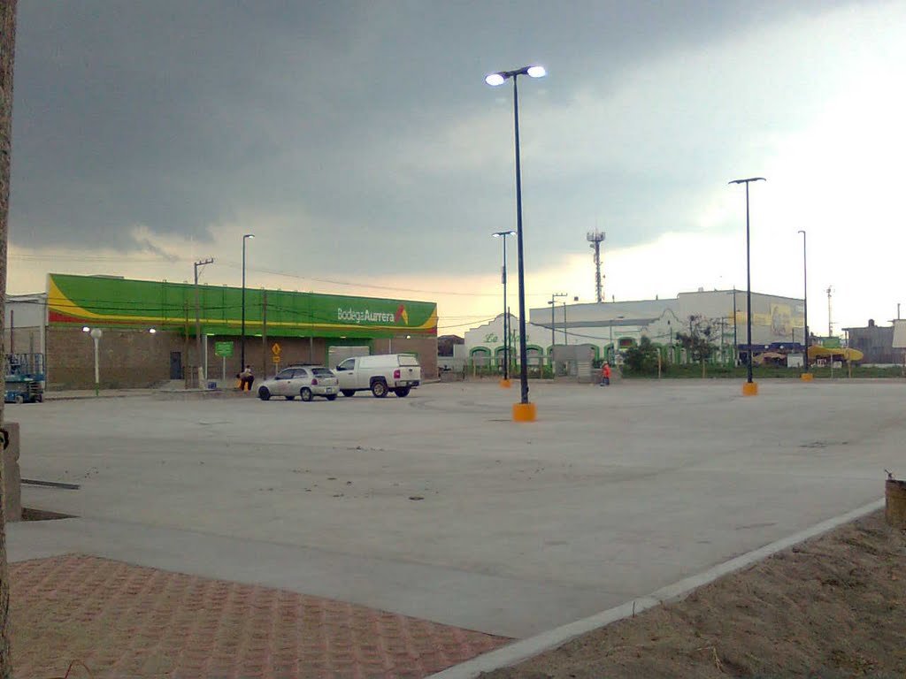 Bodega Aurrera Macuspana, La Plaza y Coppel Reforma