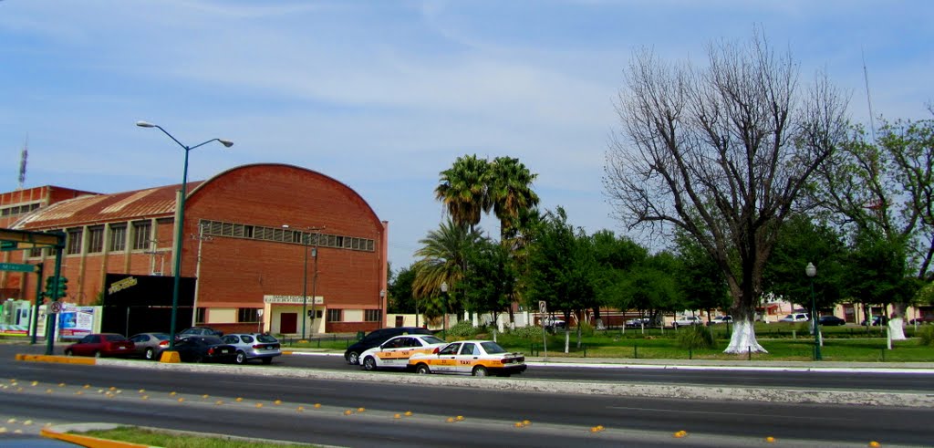 Plaza 1 de Mayo y Gimnasio Escuadron 201