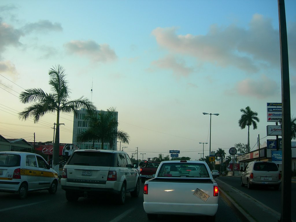 Corporativo Altus desde la avenida Hidalgo