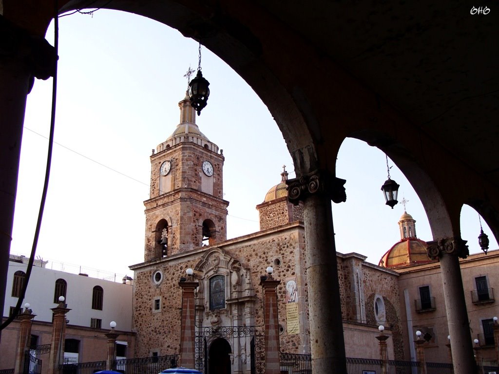 Vista de la parroquia de Sta, Maria de Guadalupe desde el portal Juárez