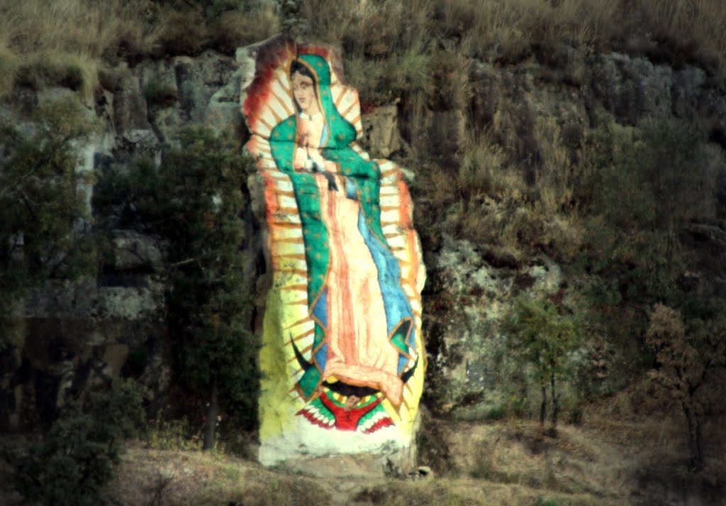 virgen pintada en un barranco