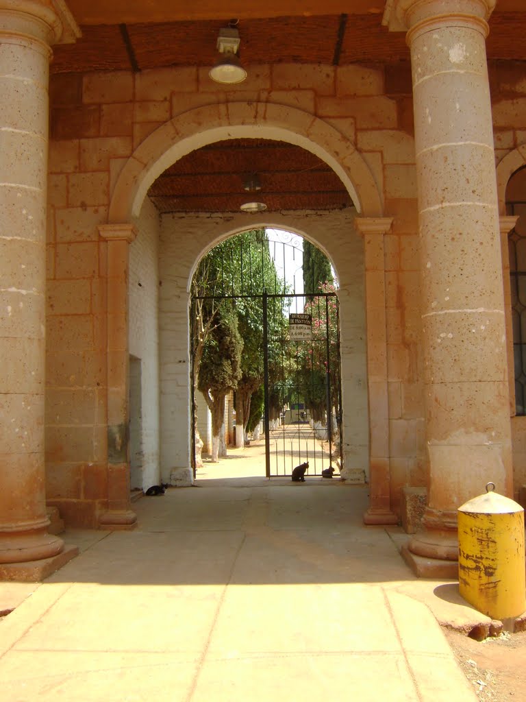 ENTRADA PRINCIPAL AL PANTEON MPAL.