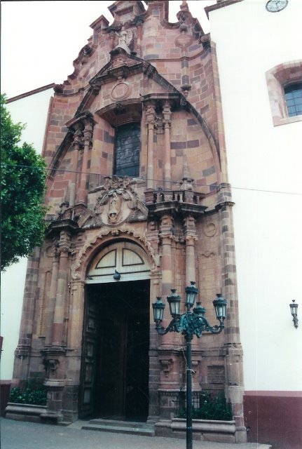 puerta de la iglesia