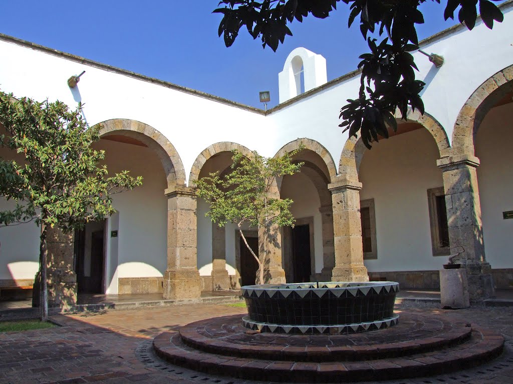 Patios interiores del Instituto Cultural Cabañas