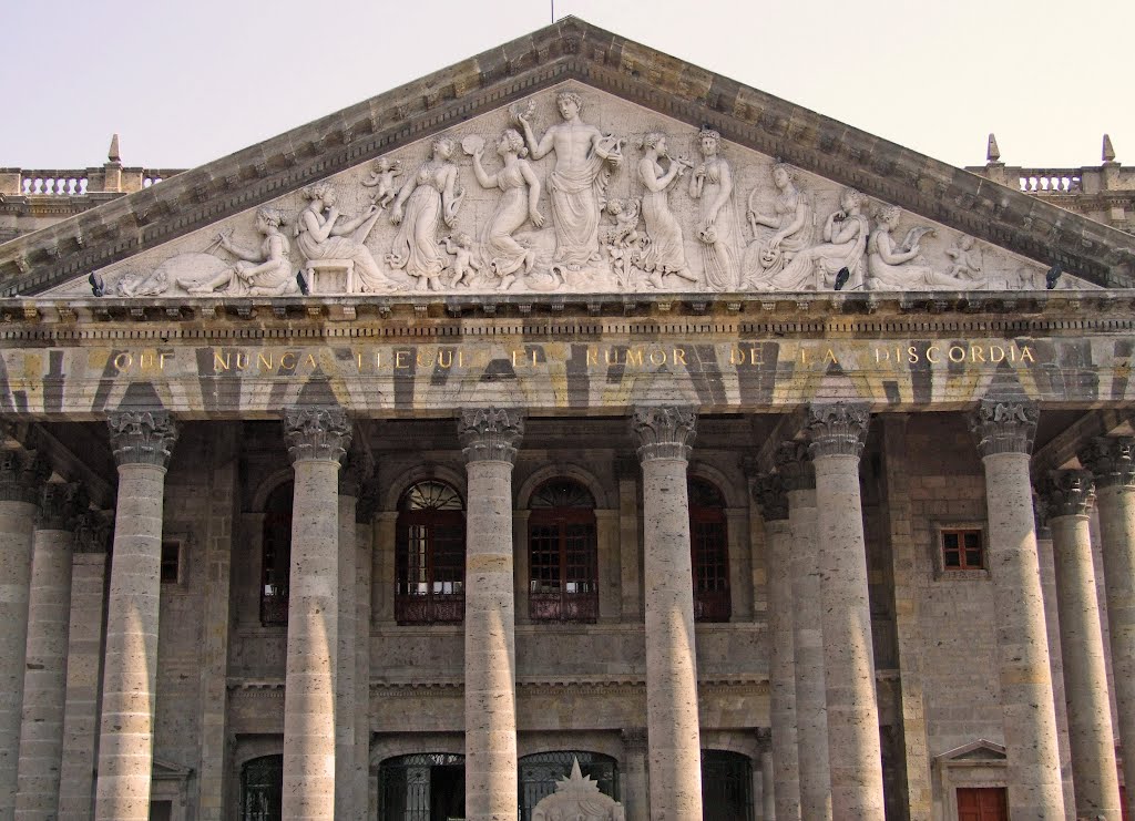 Teatro Degollado con la alegoría de Apolo y las nueve musas