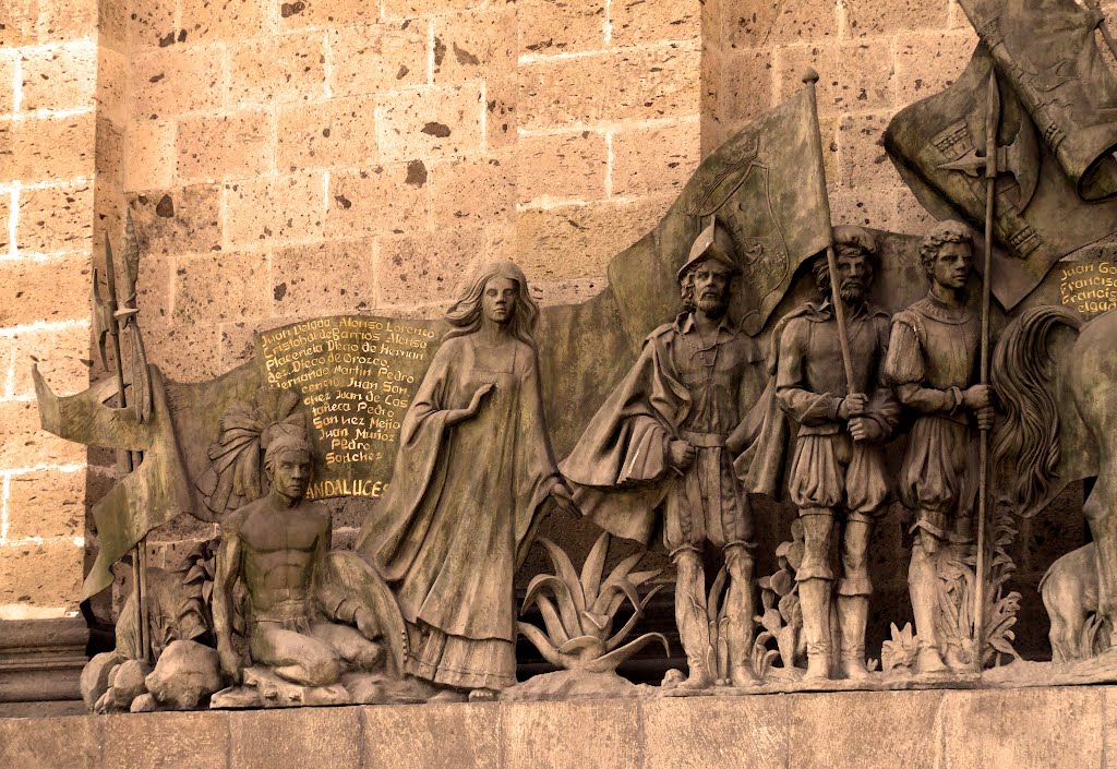 Conjunto escultórico en bronce conmemorando la fundación de Guadalajara (13 familias de Andaluces)