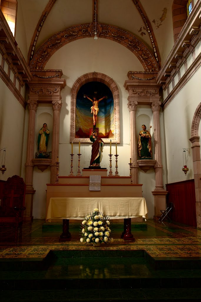 San Pedro Apóstol: altar