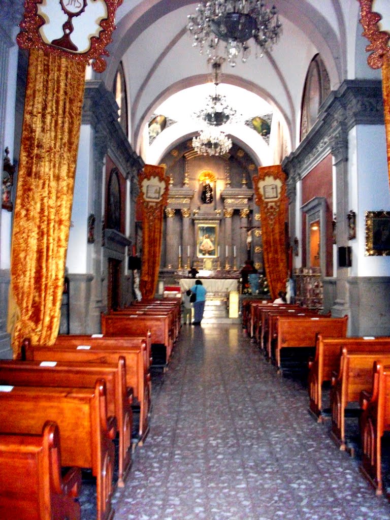 ALTAR DEL TEMPLO DE SAN NICOLAS TOLENTINO LA BARCA JAL.