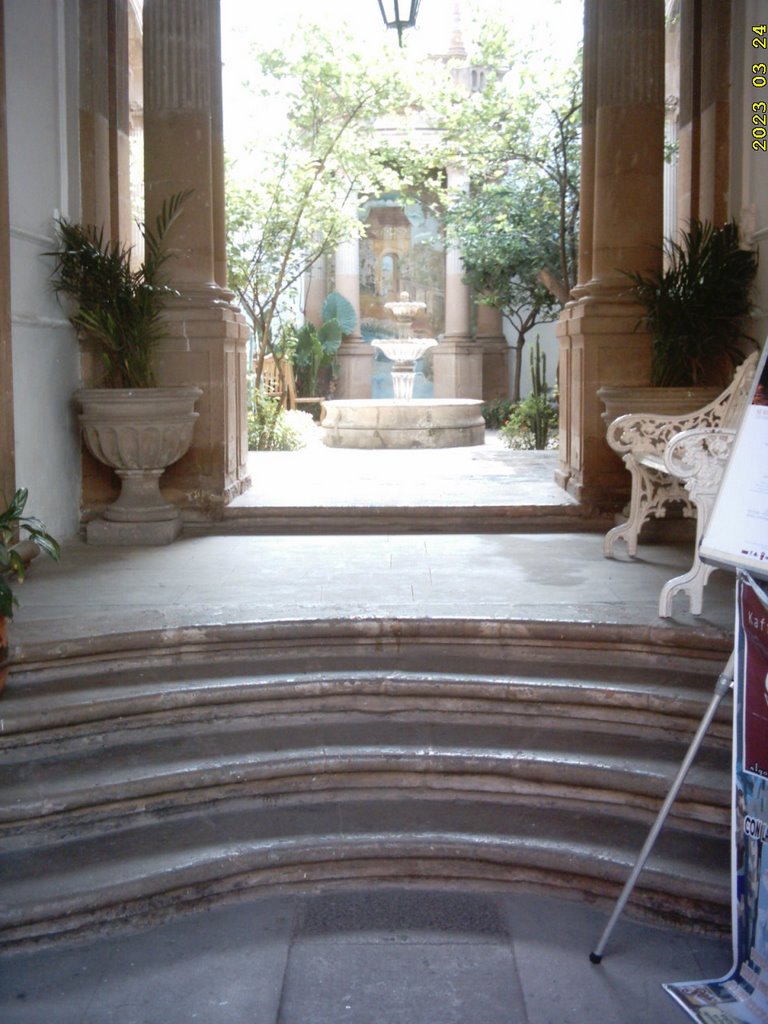 entrada a casa Serrano
