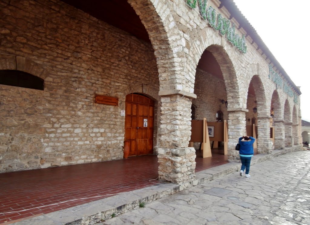 ARCADA DEL CENTRO CULTURAL ROSARIO CASTELLANOS  EN COMITÁN, CHIAPAS, DIC 2013
