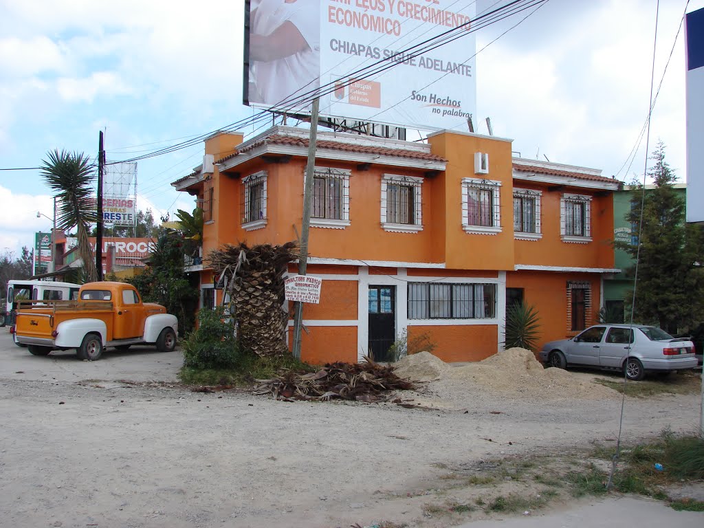 matching colours, Bldg. and Truck, think this guy likes these colours, roadside stop on way to Guatemala, Chiapas, Mx