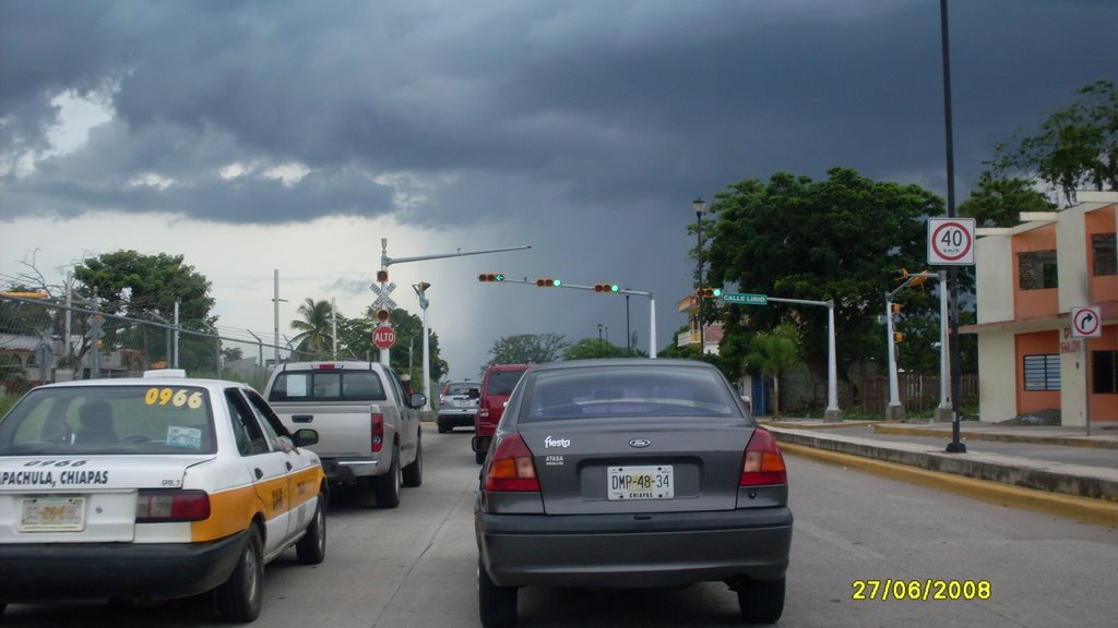 Av. Par Víal y Calle Lirio. Col. Villa las Flores