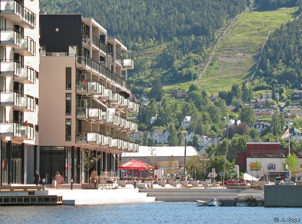 Restaurant at Grønland, and Haukåsløypa (ski slope)