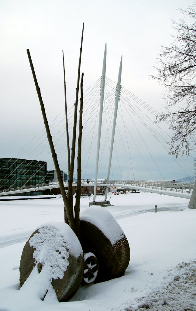 Millstones echo the Ypsilon Bridge